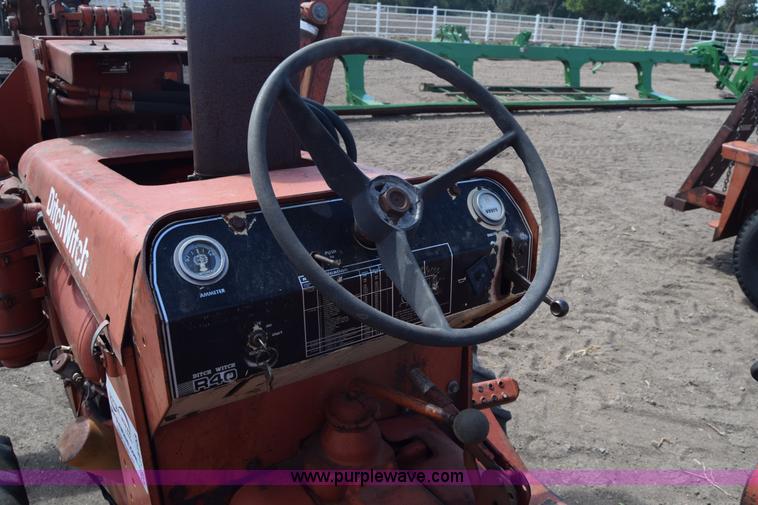 image for item J8103 Ditch Witch R40 trencher