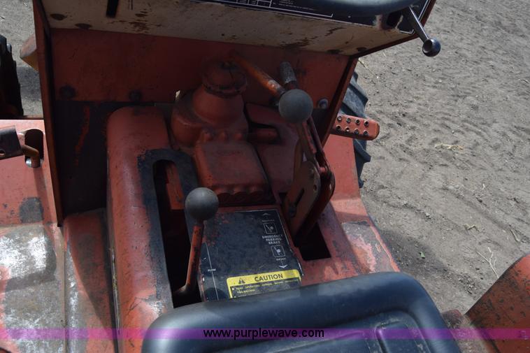 image for item J8103 Ditch Witch R40 trencher