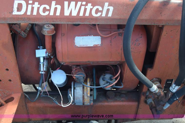 image for item J8103 Ditch Witch R40 trencher