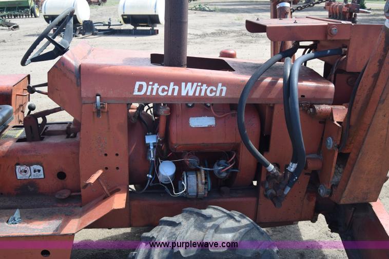 image for item J8103 Ditch Witch R40 trencher