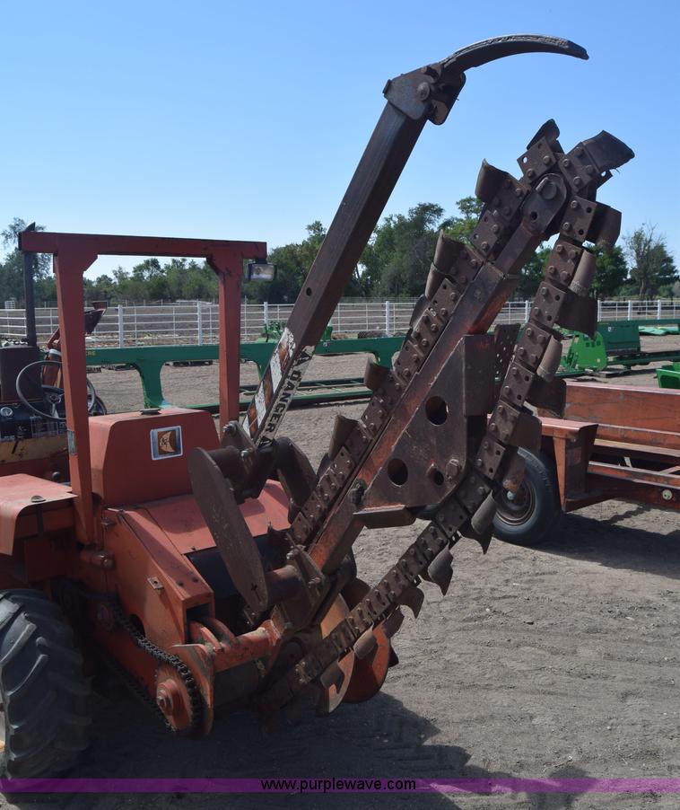 image for item J8103 Ditch Witch R40 trencher