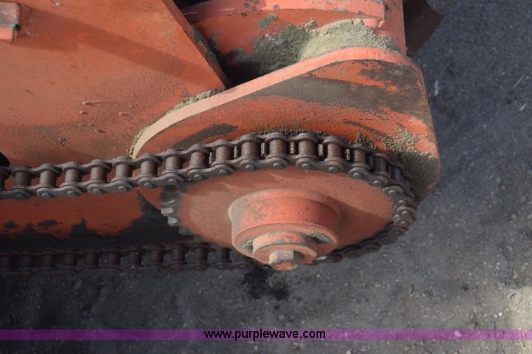 image for item J8103 Ditch Witch R40 trencher