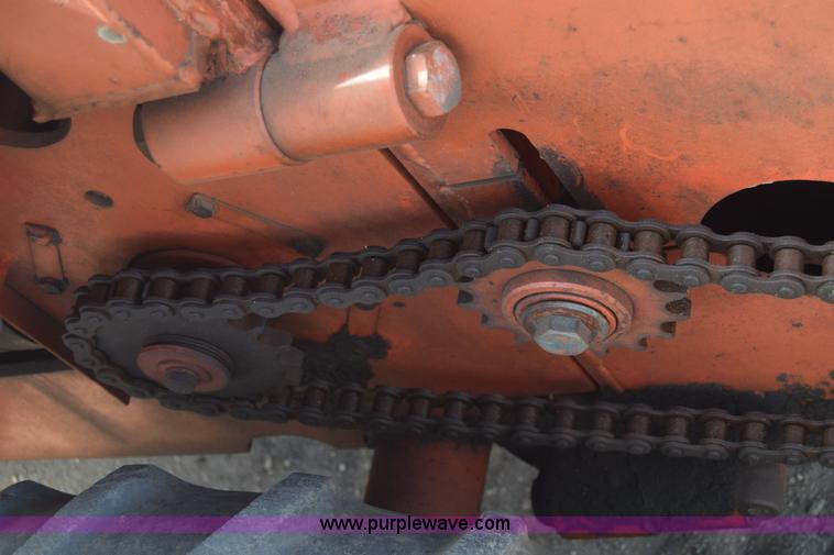 image for item J8103 Ditch Witch R40 trencher