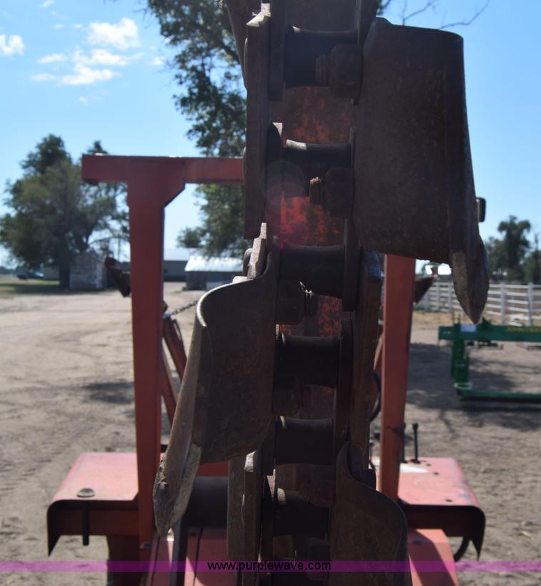 image for item J8103 Ditch Witch R40 trencher