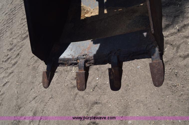 image for item J8103 Ditch Witch R40 trencher