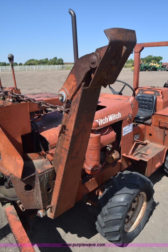 image for item J8103 Ditch Witch R40 trencher