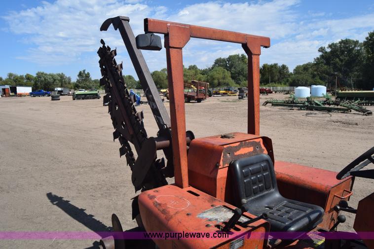 image for item J8103 Ditch Witch R40 trencher