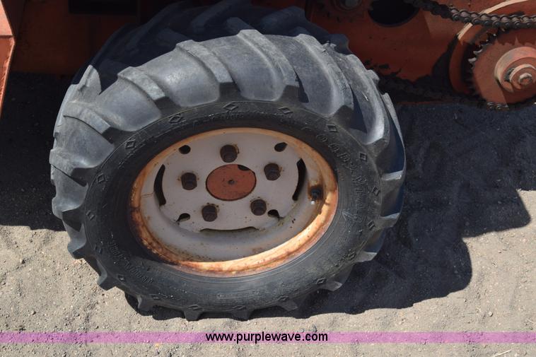 image for item J8103 Ditch Witch R40 trencher