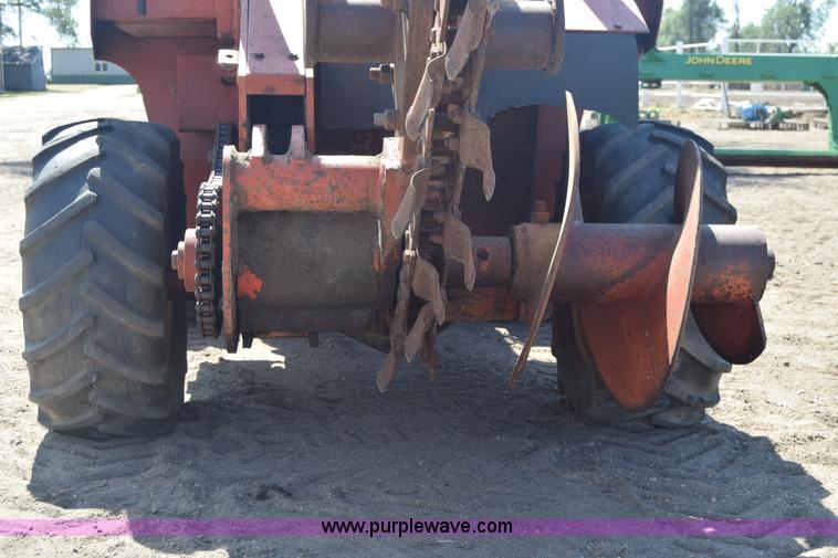 image for item J8103 Ditch Witch R40 trencher