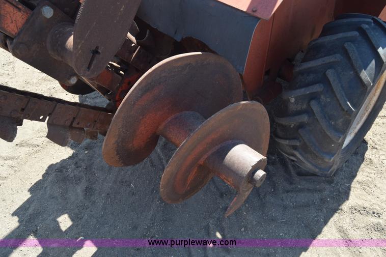 image for item J8103 Ditch Witch R40 trencher