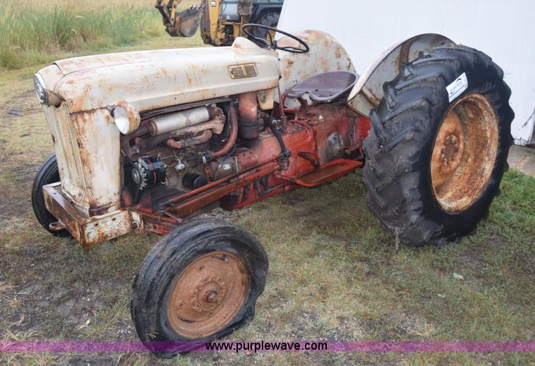 image for item J8136 Ford 800 tractor