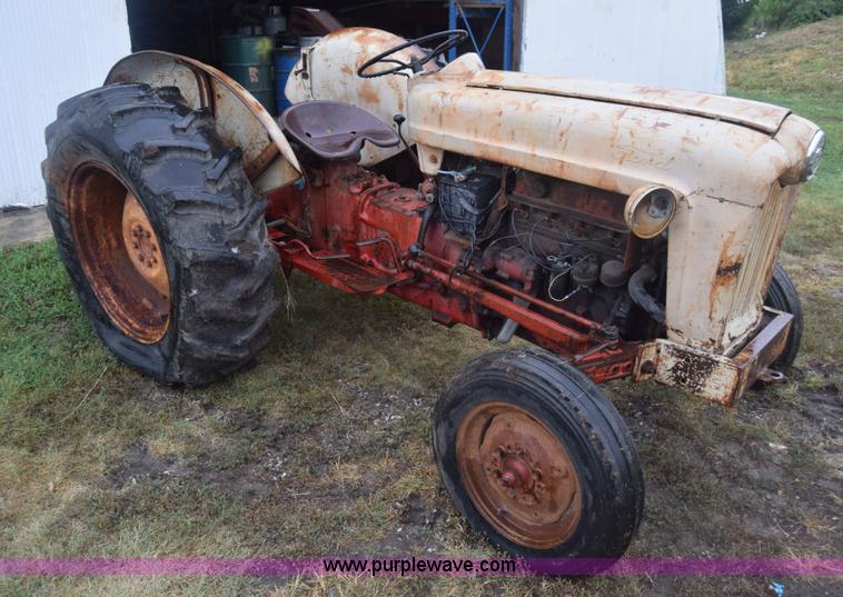 image for item J8136 Ford 800 tractor