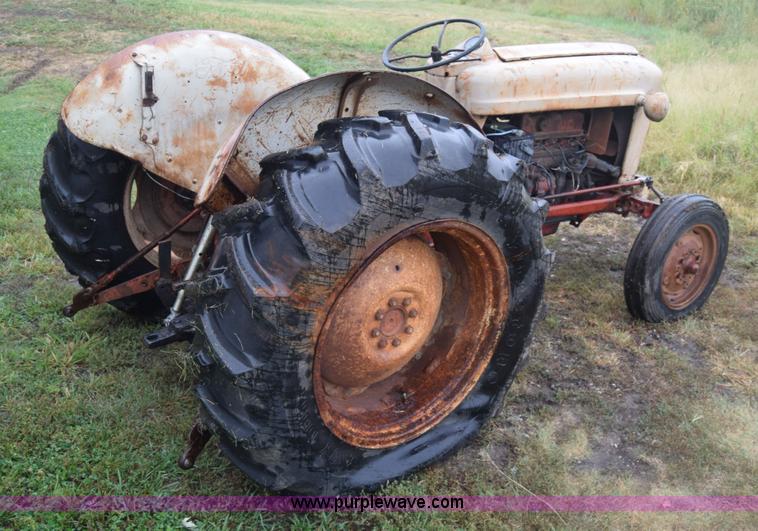 image for item J8136 Ford 800 tractor