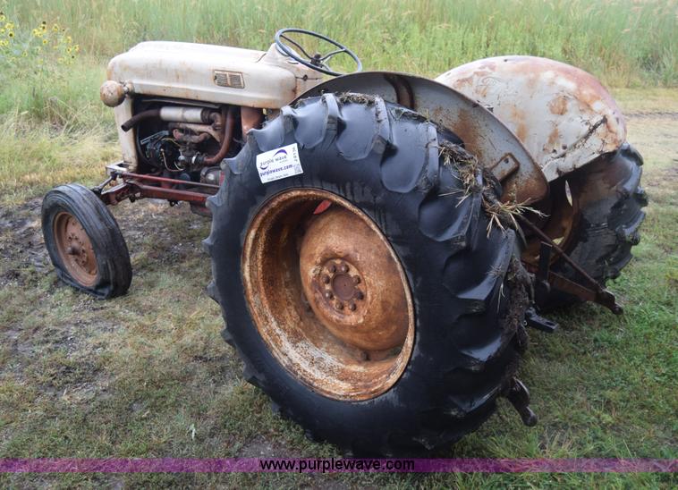 image for item J8136 Ford 800 tractor