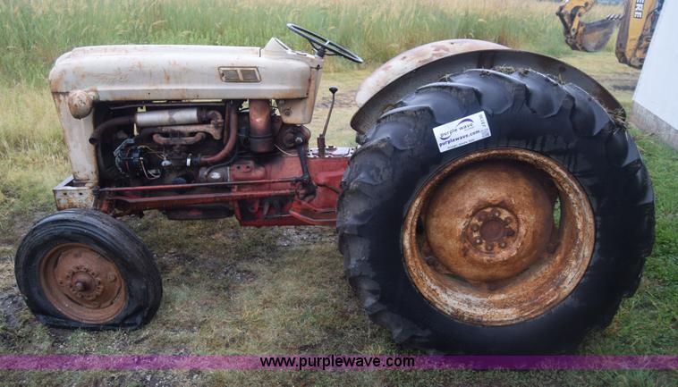 image for item J8136 Ford 800 tractor