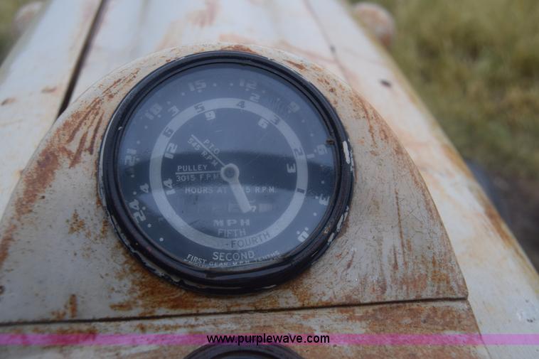 image for item J8136 Ford 800 tractor