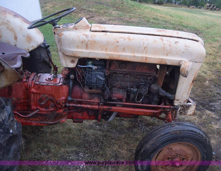 image for item J8136 Ford 800 tractor