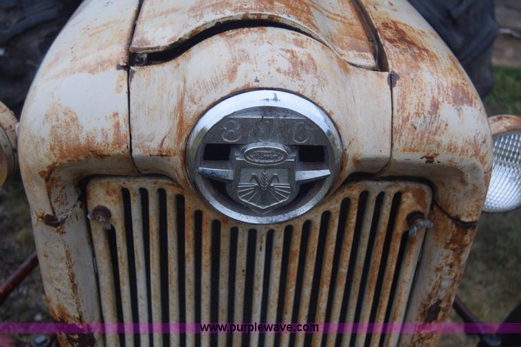 image for item J8136 Ford 800 tractor