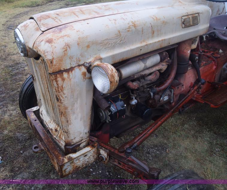 image for item J8136 Ford 800 tractor