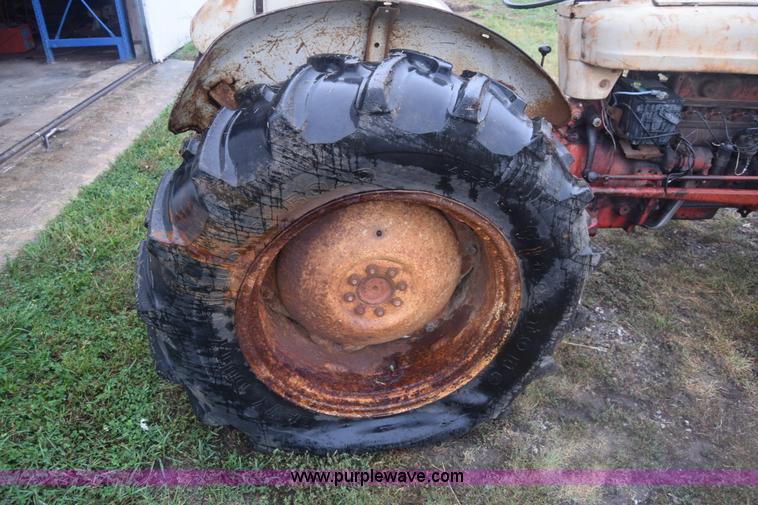 image for item J8136 Ford 800 tractor