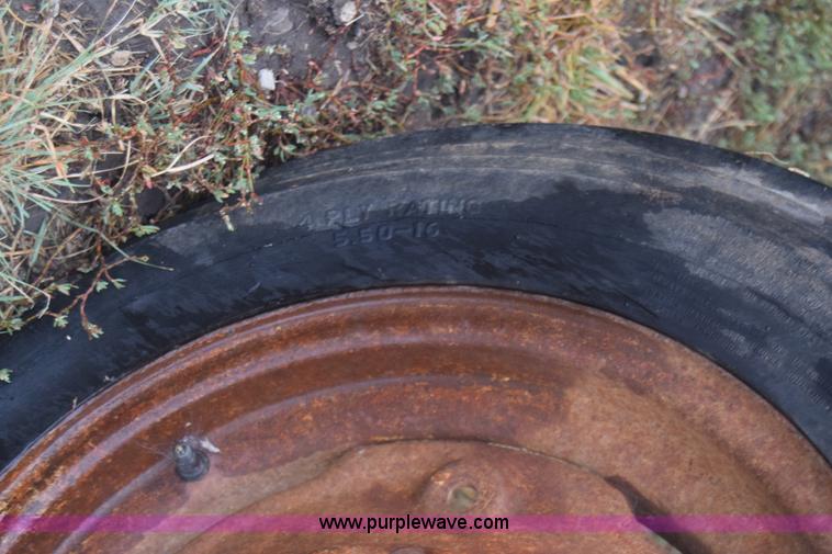 image for item J8136 Ford 800 tractor