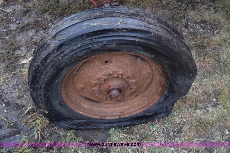 image for item J8136 Ford 800 tractor