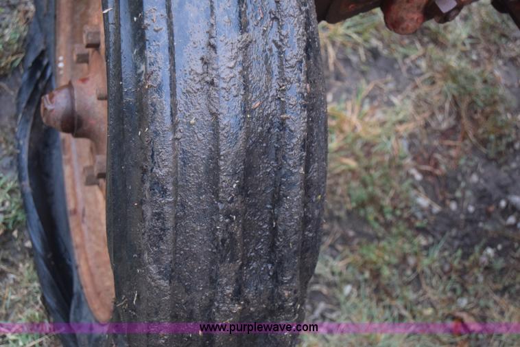 image for item J8136 Ford 800 tractor