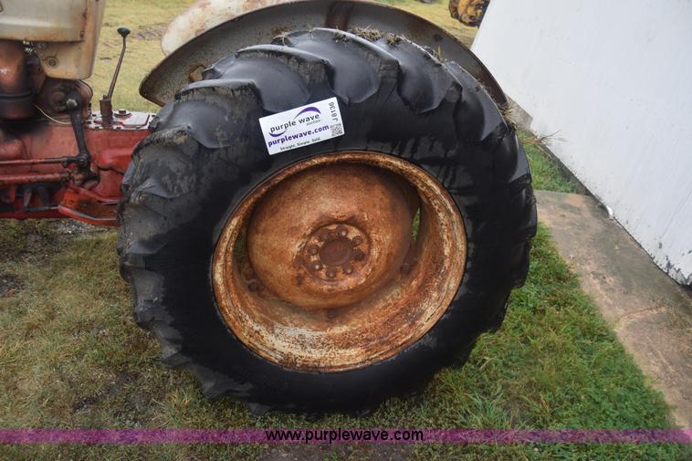 image for item J8136 Ford 800 tractor