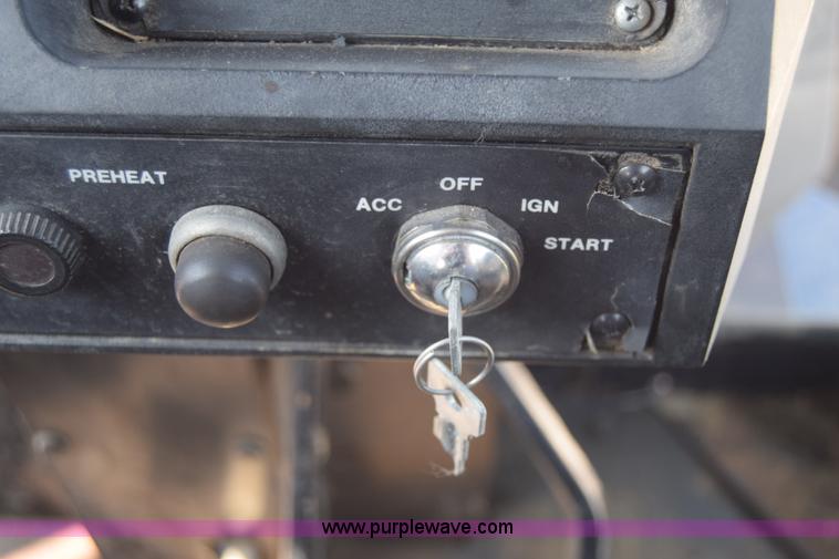 image for item J8197 1991 Deutz Allis 9170 4WD tractor