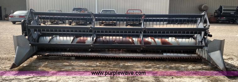image for item K1137 Gleaner 318 head