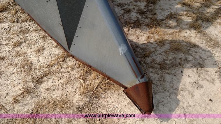 image for item K1137 Gleaner 318 head