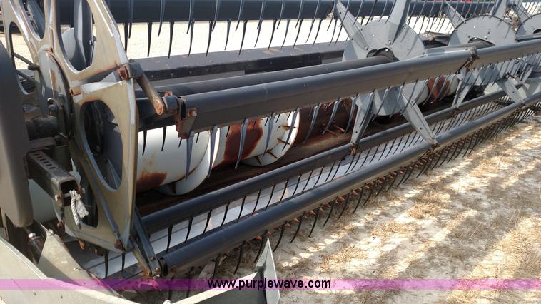 image for item K1137 Gleaner 318 head