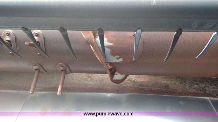 image for item K1137 Gleaner 318 head