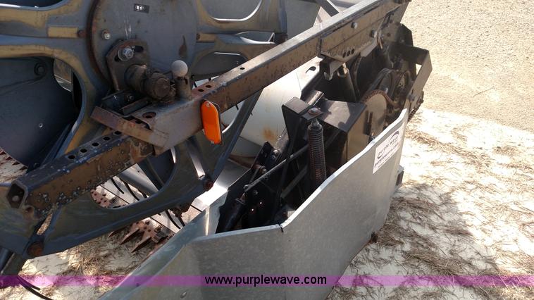 image for item K1137 Gleaner 318 head
