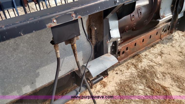 image for item K1137 Gleaner 318 head