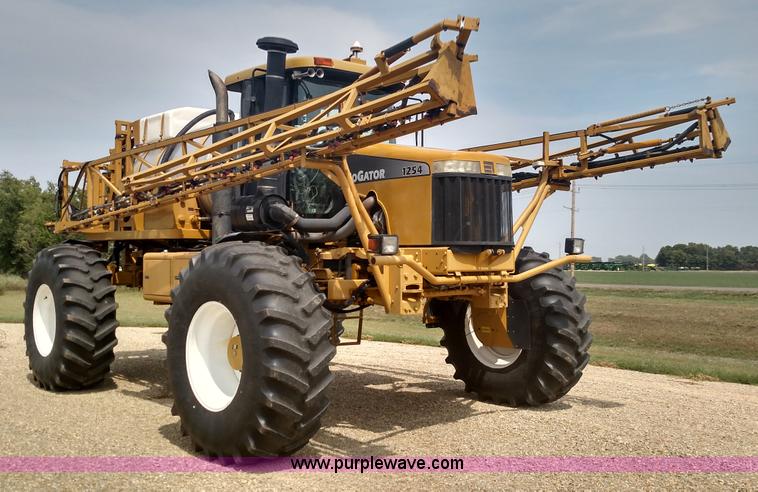 image for item K1144 2000 Ag-Chem RoGator 1254C self-propelled sprayer