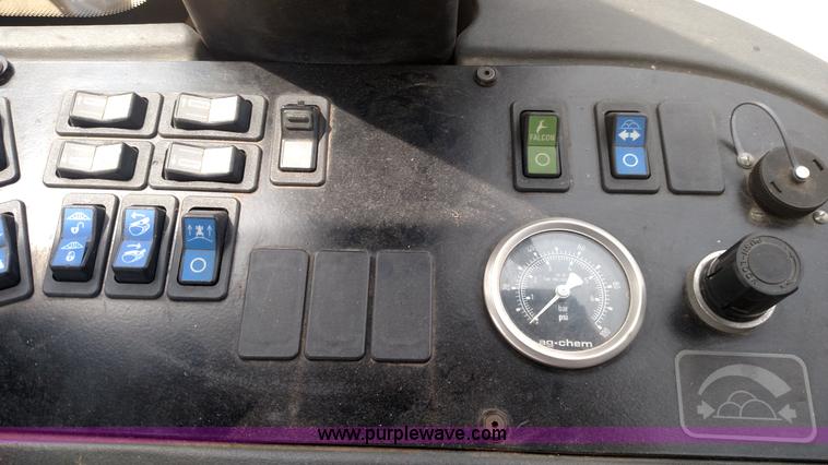 image for item K1144 2000 Ag-Chem RoGator 1254C self-propelled sprayer