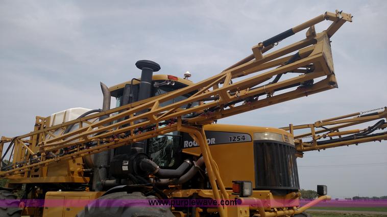 image for item K1144 2000 Ag-Chem RoGator 1254C self-propelled sprayer