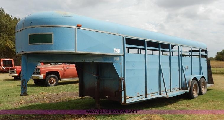 image for item K1615 1976 Shelby gooseneck livestock trailer