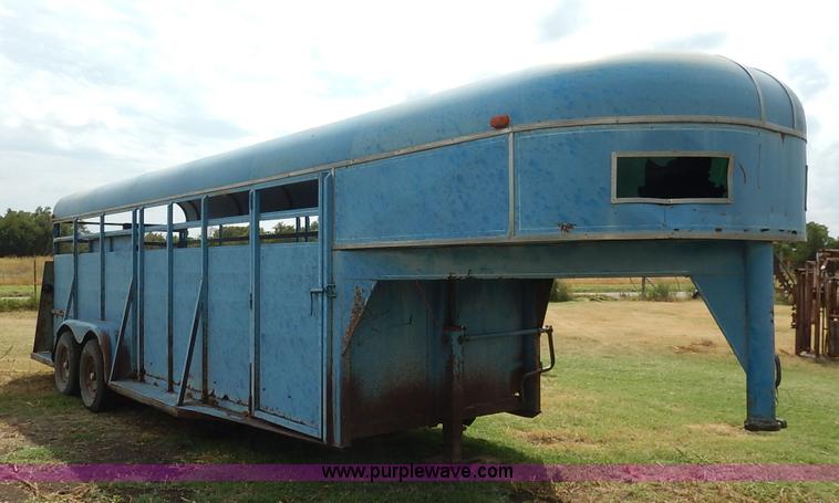image for item K1615 1976 Shelby gooseneck livestock trailer