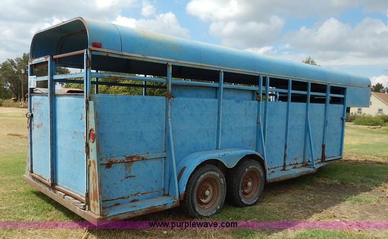 image for item K1615 1976 Shelby gooseneck livestock trailer