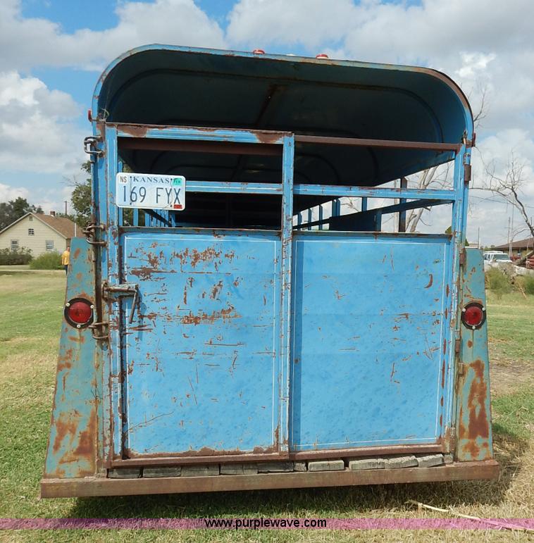 image for item K1615 1976 Shelby gooseneck livestock trailer