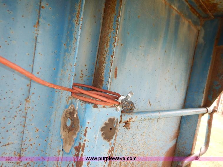 image for item K1615 1976 Shelby gooseneck livestock trailer