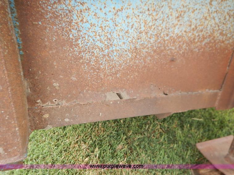 image for item K1615 1976 Shelby gooseneck livestock trailer