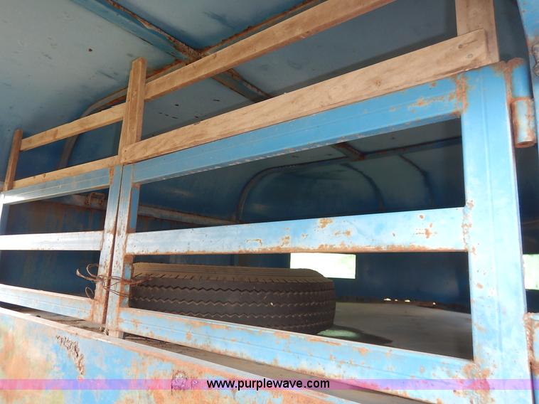 image for item K1615 1976 Shelby gooseneck livestock trailer