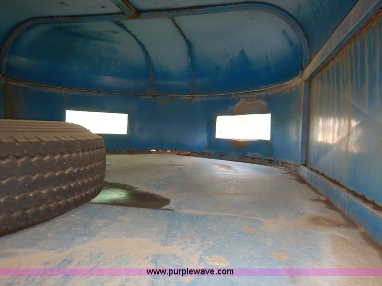 image for item K1615 1976 Shelby gooseneck livestock trailer