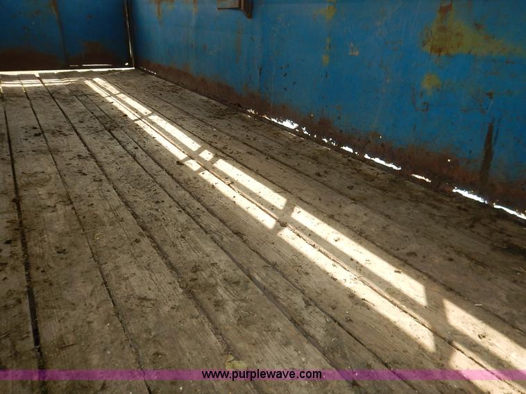 image for item K1615 1976 Shelby gooseneck livestock trailer