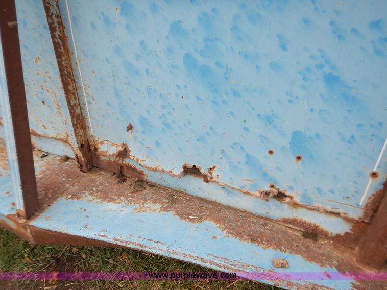 image for item K1615 1976 Shelby gooseneck livestock trailer