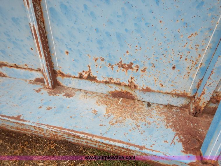 image for item K1615 1976 Shelby gooseneck livestock trailer