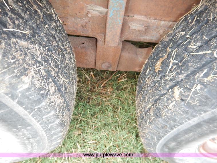 image for item K1615 1976 Shelby gooseneck livestock trailer